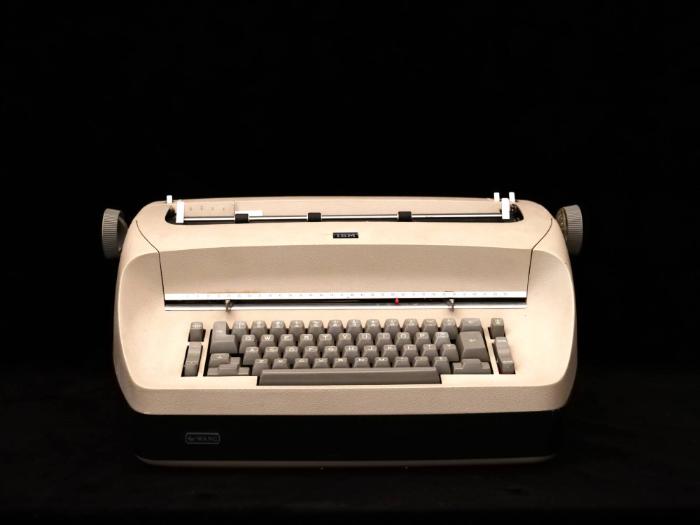 Schreibmaschine IBM oder WANG 220-0017