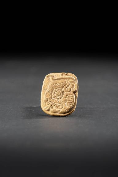 Stein mit Hieroglyphe oder Schriftzeichen