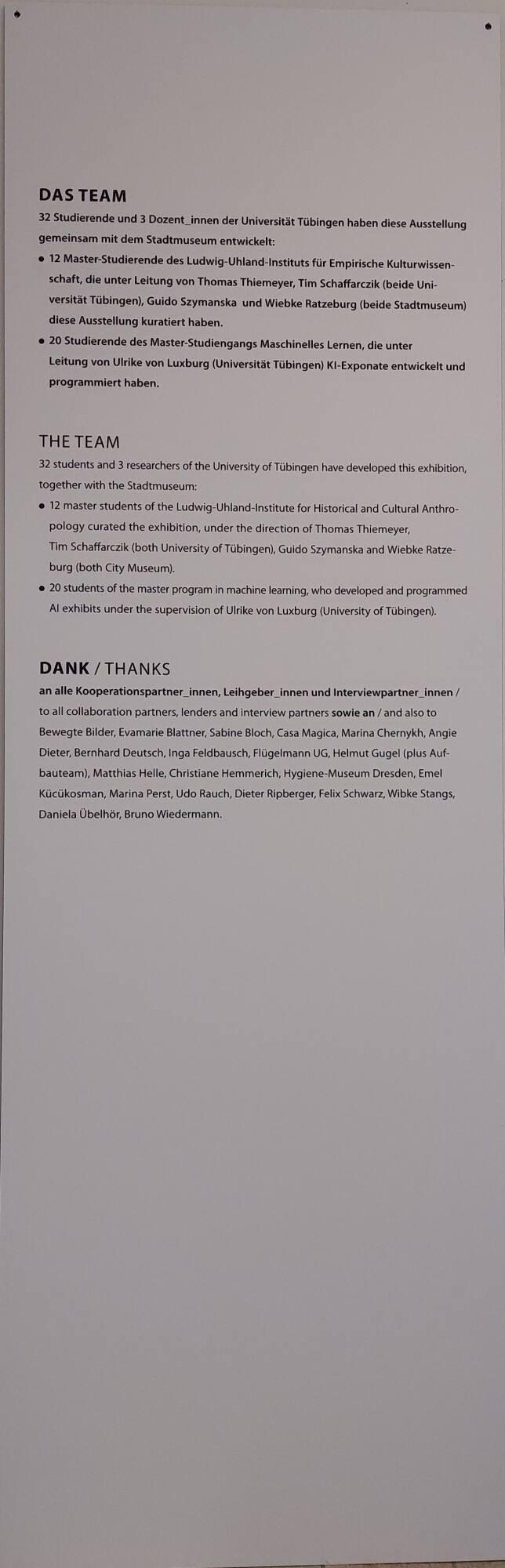 Austellungstafel mit Teilnehmer*innen, zum Studienprojekt: KI in Tübingen 